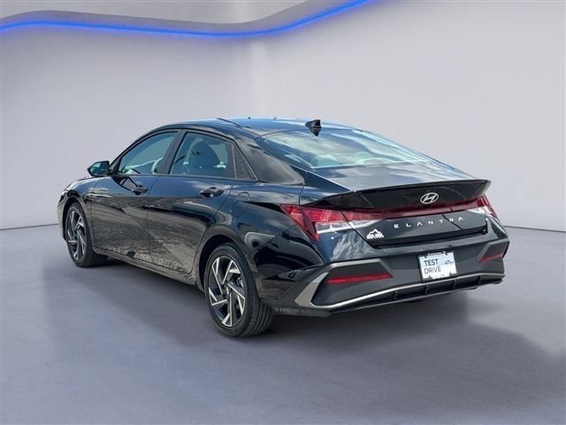 Used 2025 Hyundai Elantra Sport FWD image 6