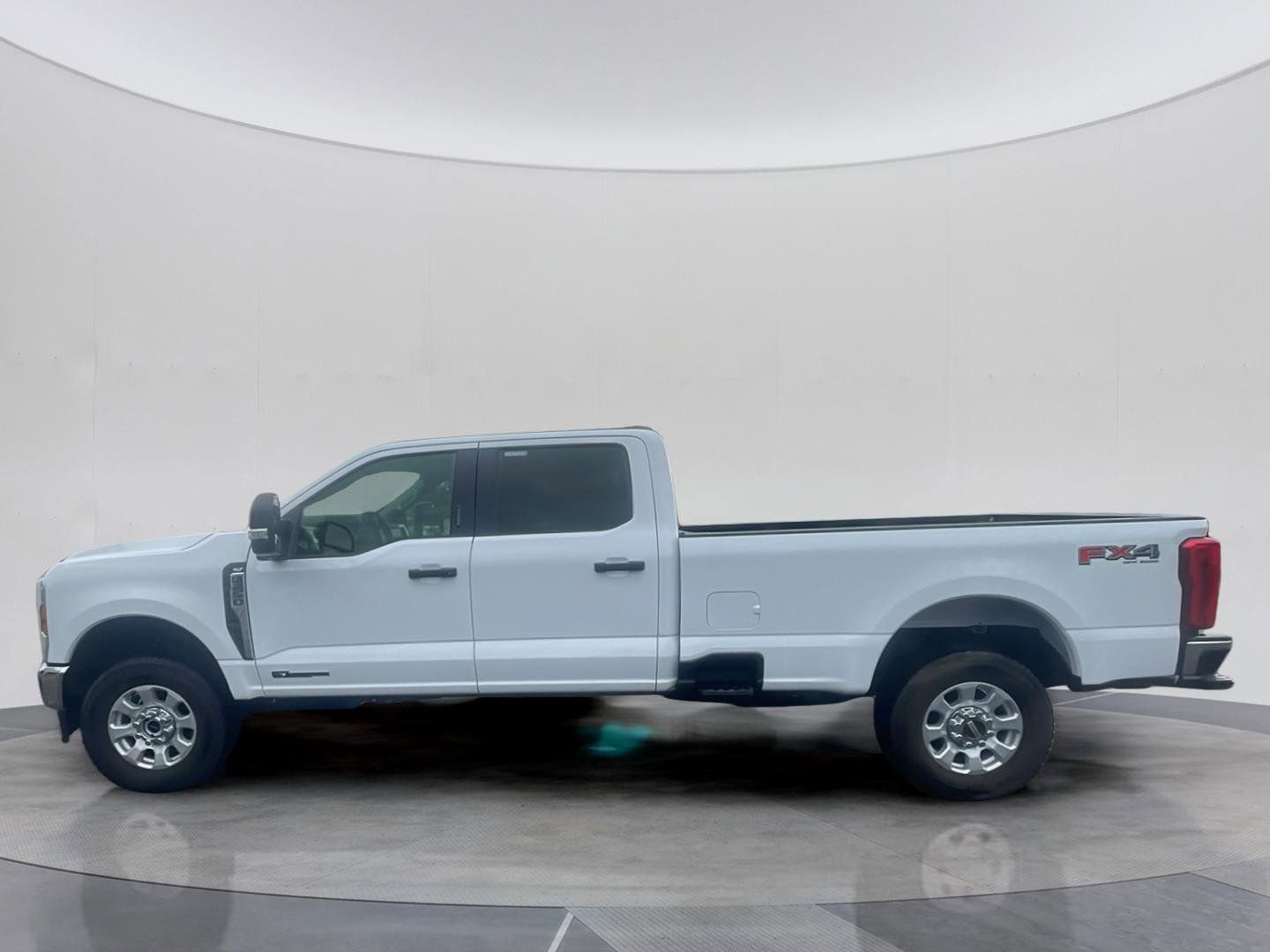 Certified 2024 Ford F250 XLT AWD/4WD image 2