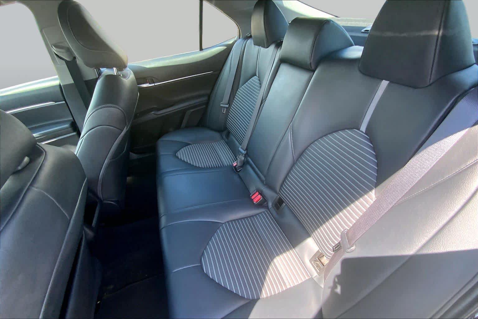 Used 2019 Toyota Camry SE w/ Convenience Package FWD image 21