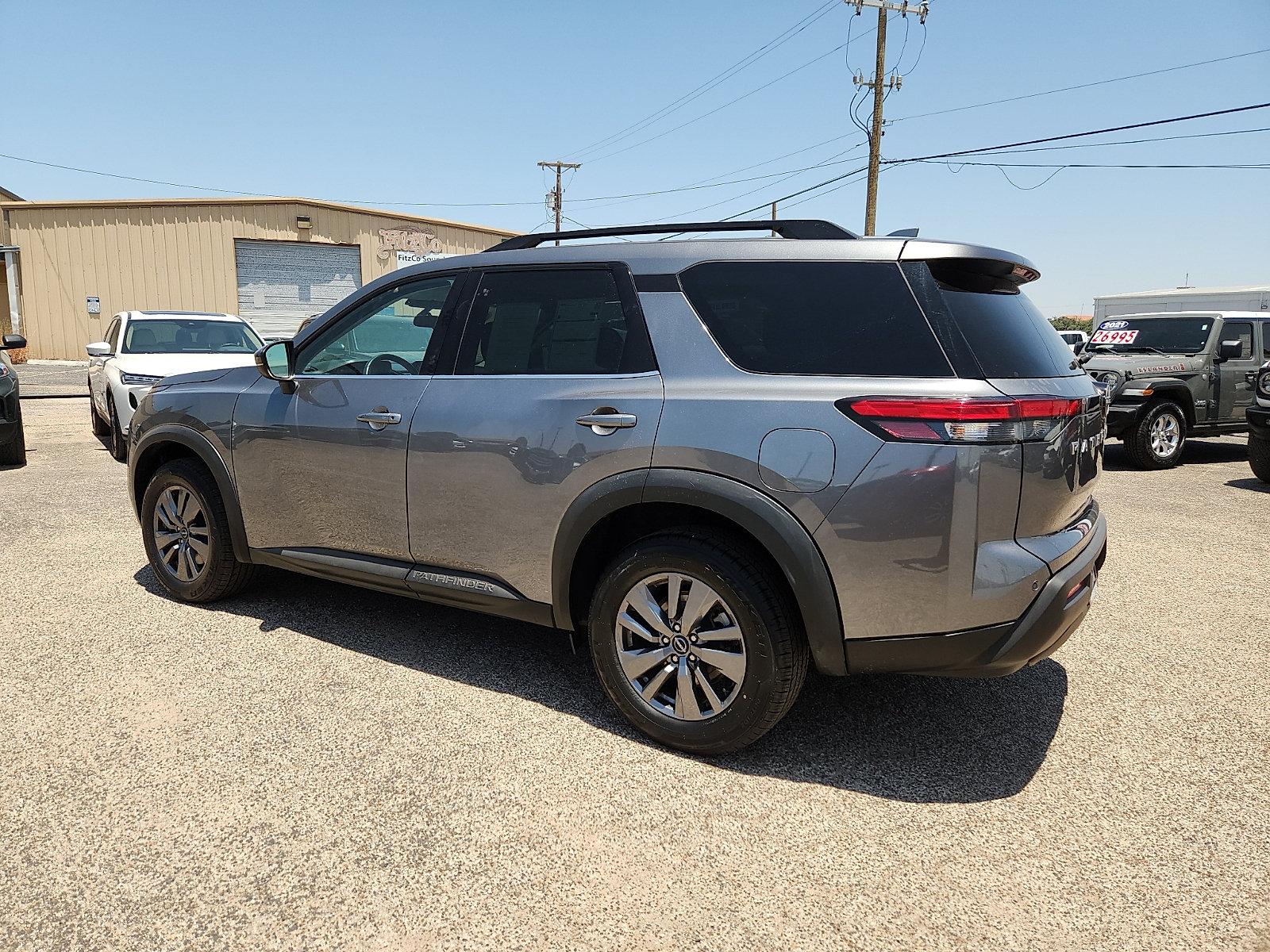 Used 2024 Nissan Pathfinder SV FWD image 4