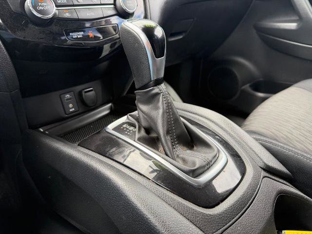 Used 2017 Nissan Rogue SV AWD/4WD image 16