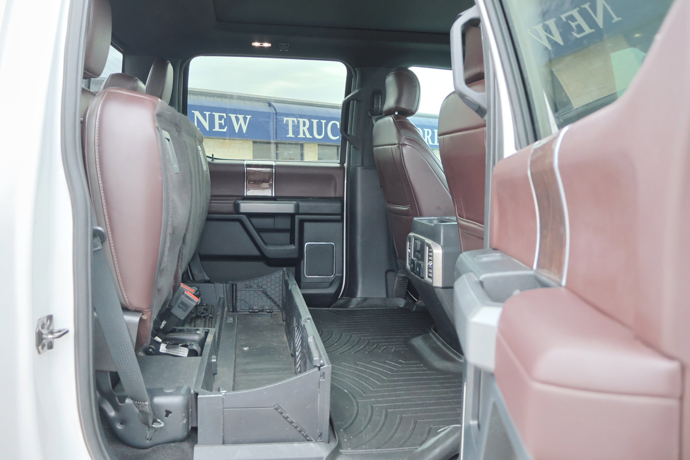 Certified 2017 Ford F250 Platinum w/ Platinum Ultimate Package image 38