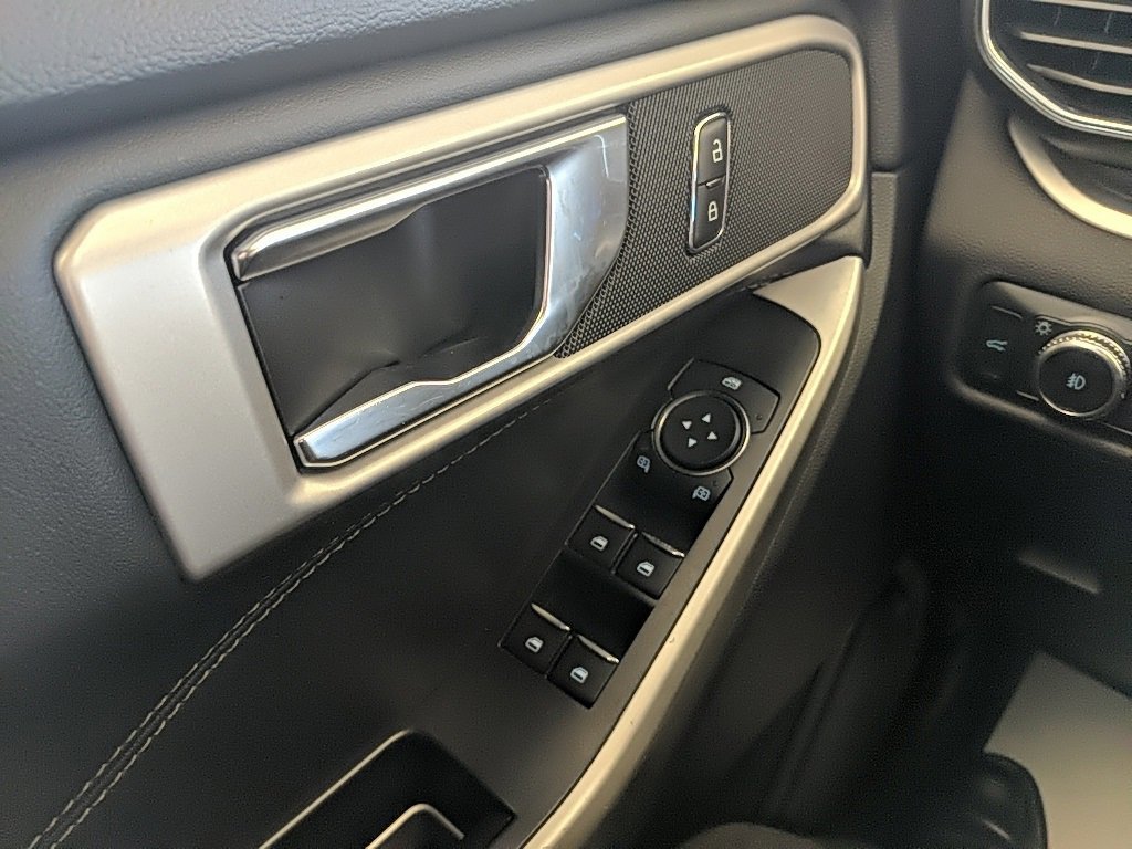 Certified 2022 Ford Explorer XLT w/ Equipment Group 202A image 27