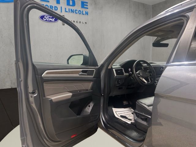 Used 2022 Volkswagen Atlas SEL AWD/4WD image 11