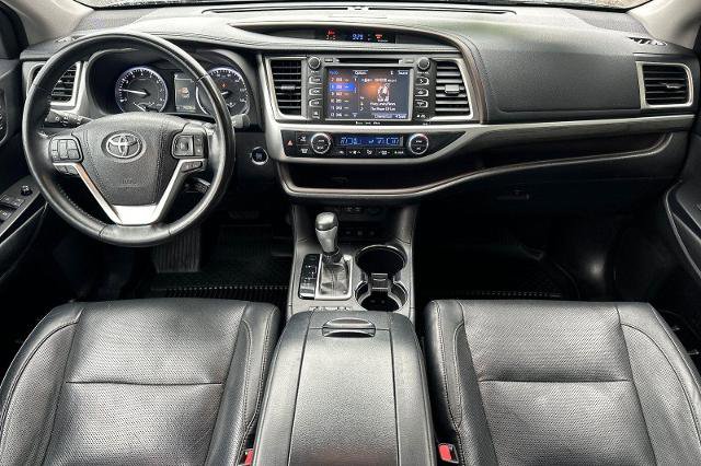 Used 2018 Toyota Highlander Limited image 3