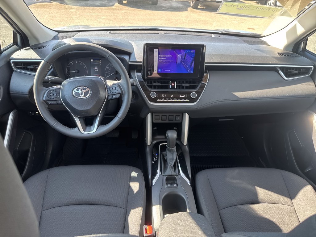 Used 2024 Toyota Corolla Cross LE FWD image 5