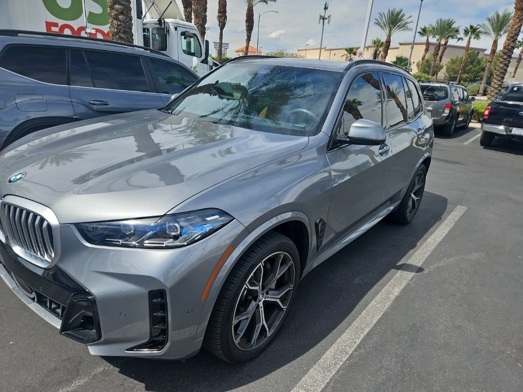 Used 2026 BMW X5 xDrive40i w/ M Sport Package AWD/4WD image 1