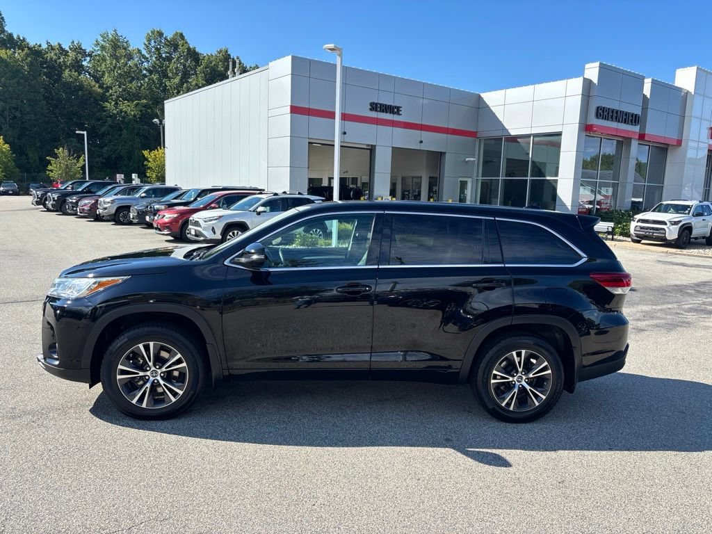 Used 2018 Toyota Highlander Plus AWD/4WD image 7