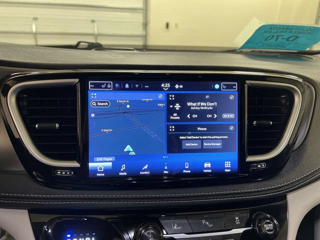 Used 2024 Chrysler Pacifica Limited FWD image 15