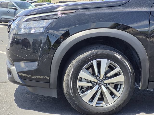 Used 2025 Nissan Pathfinder SL AWD/4WD image 10