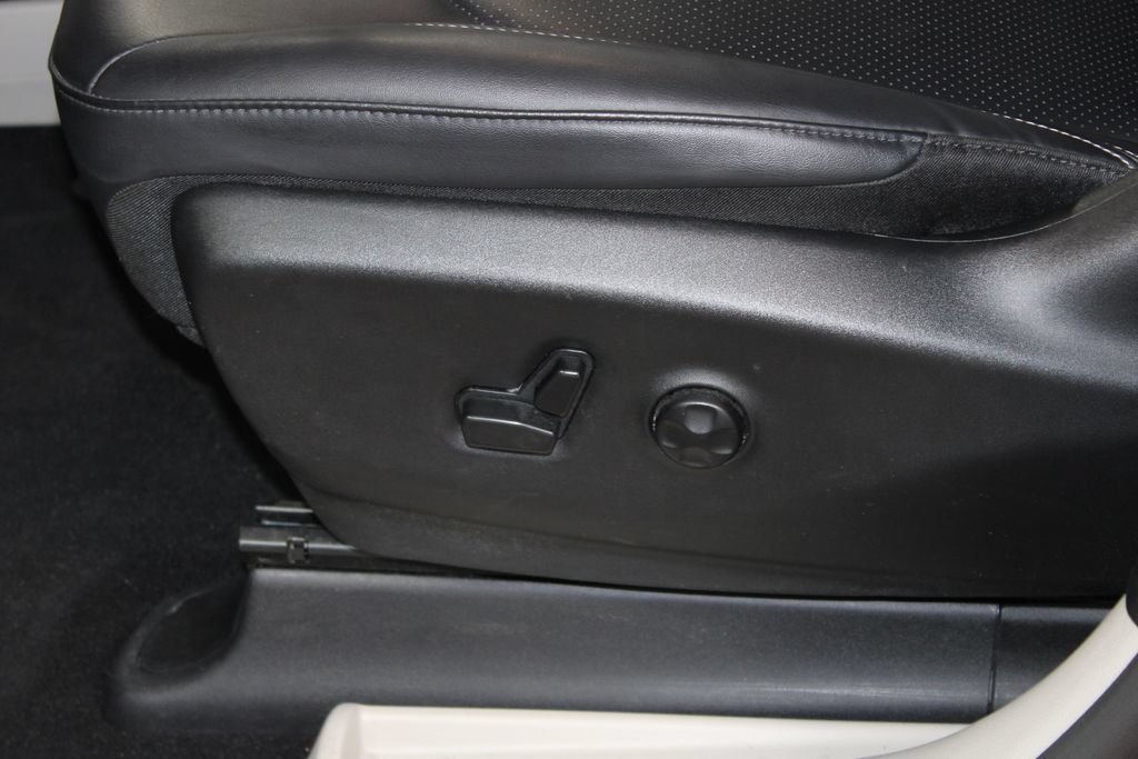 Used 2024 Chrysler Pacifica Touring-L FWD image 20