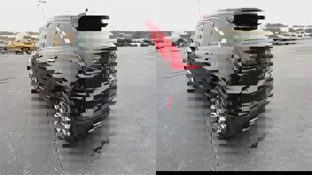 Used 2025 Cadillac XT4 Premium Luxury image 4