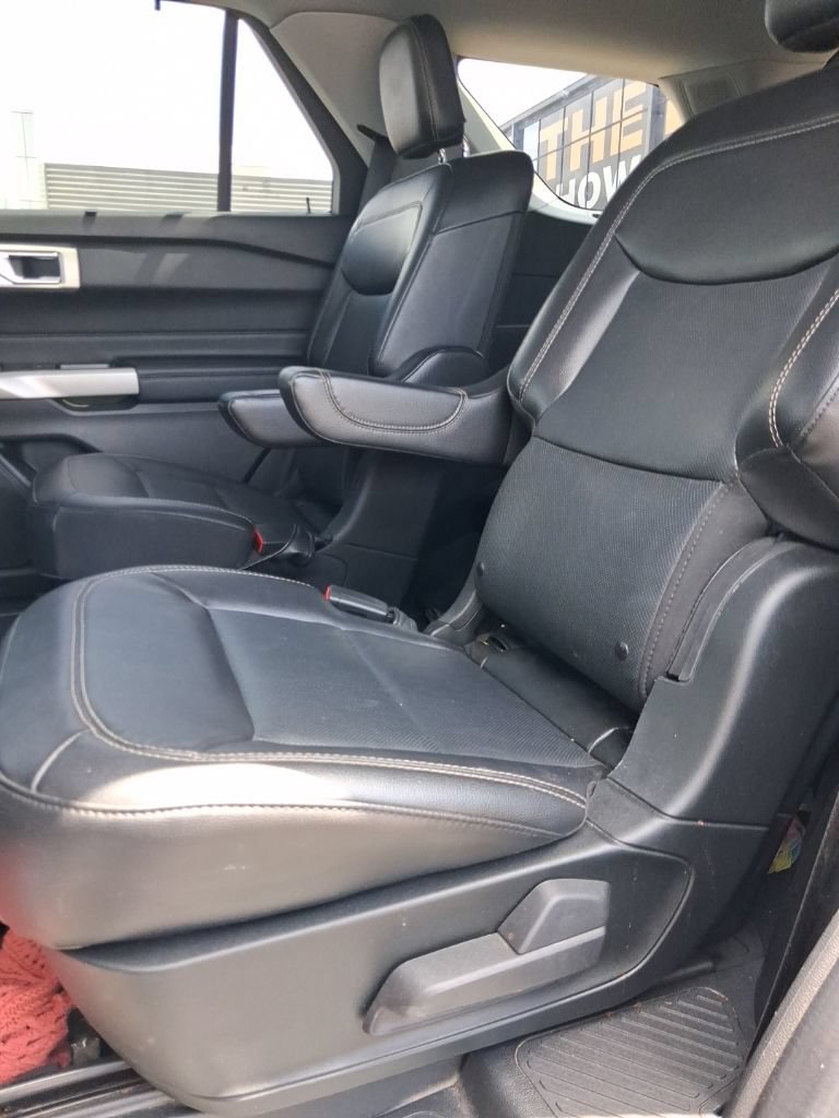 Certified 2022 Ford Explorer Limited w/ Limited Technology Package RWD image 5