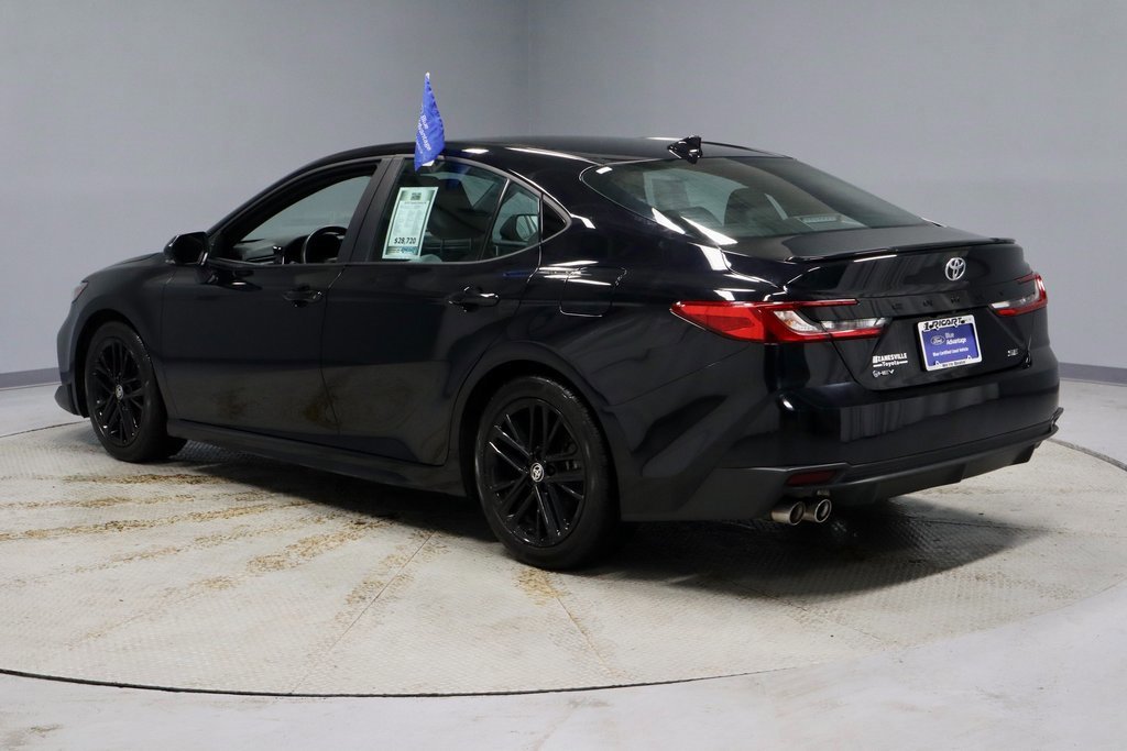 Used 2025 Toyota Camry SE image 3
