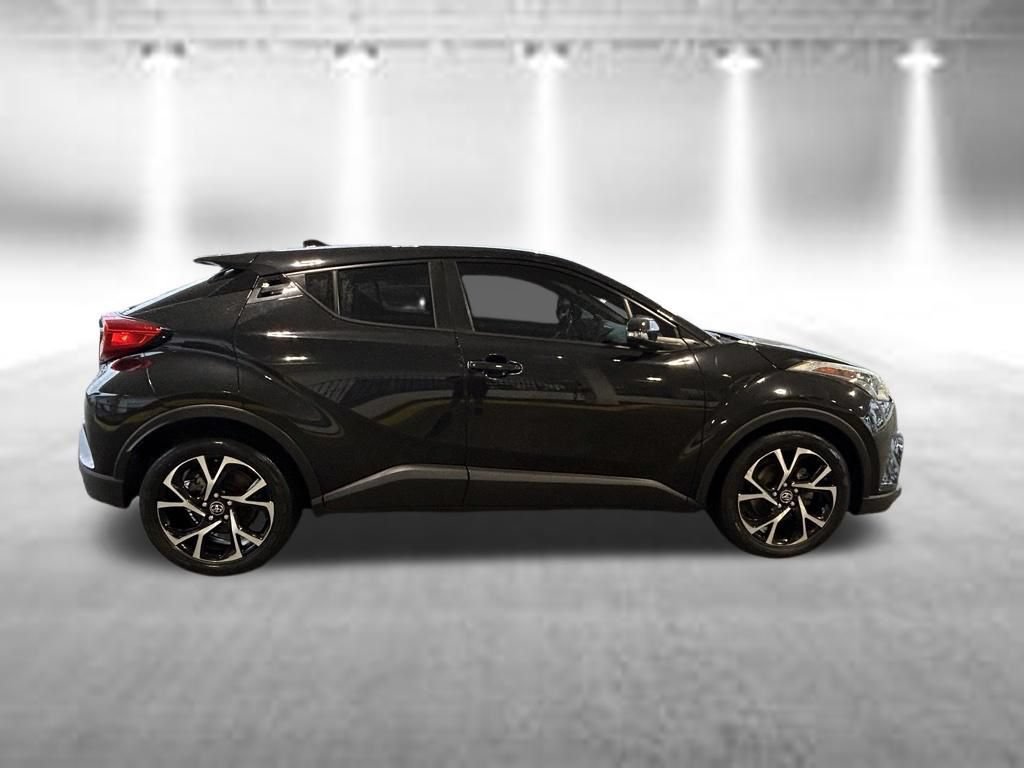 Used 2019 Toyota C-HR XLE FWD image 3