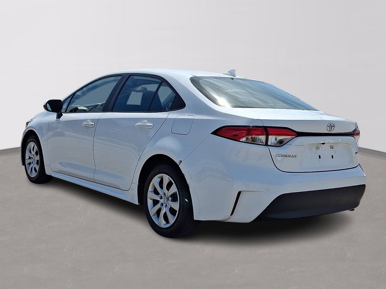 Used 2024 Toyota Corolla LE FWD image 4