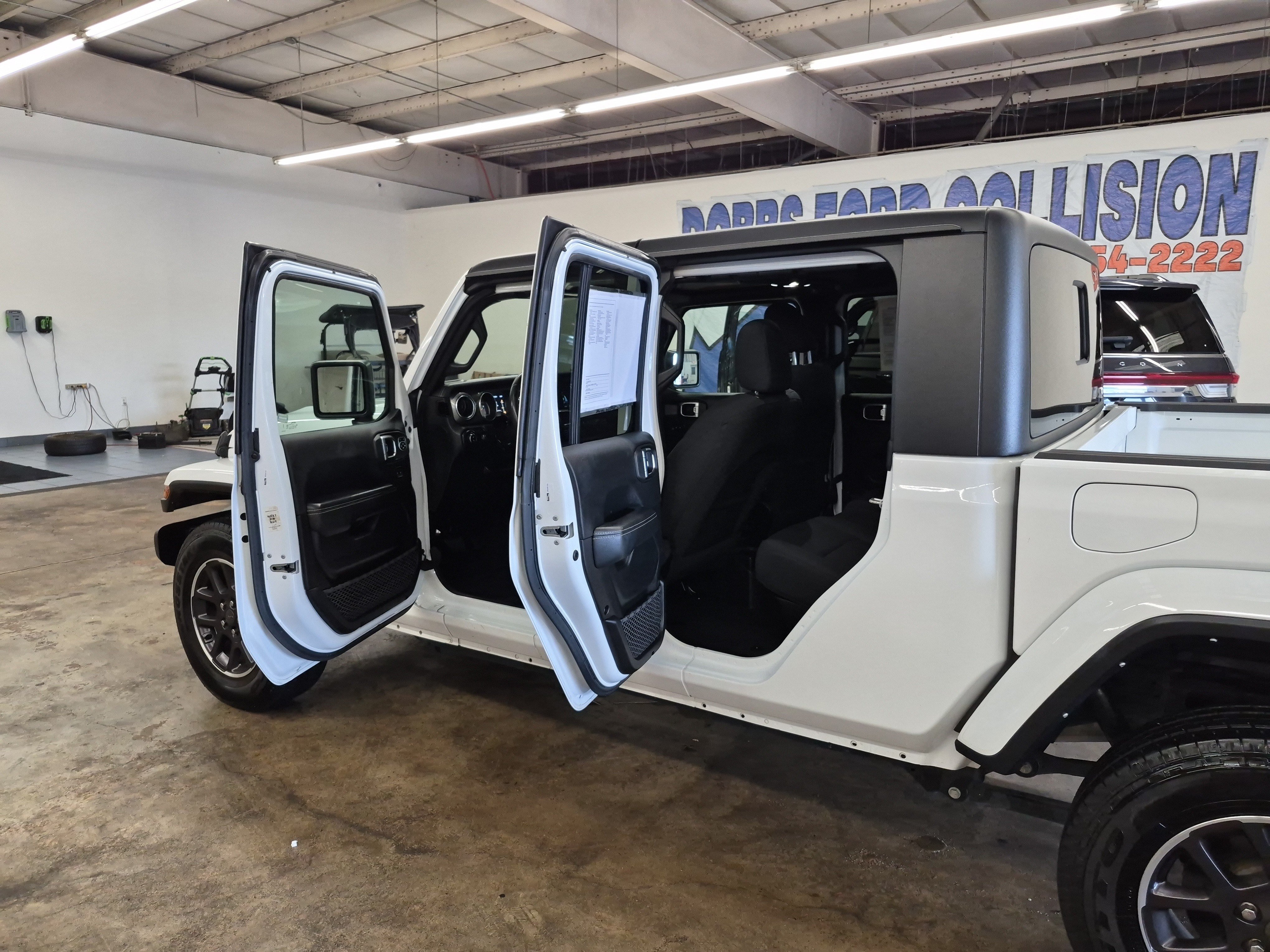 Used 2023 Jeep Gladiator Overland AWD/4WD image 16
