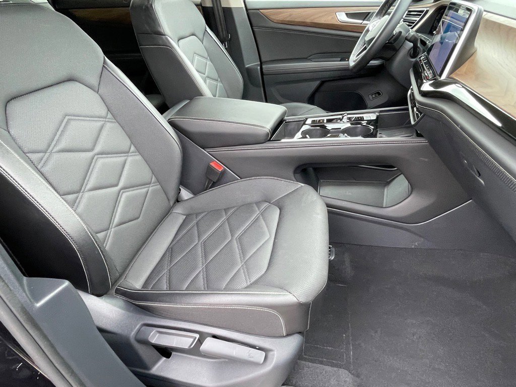 Used 2025 Volkswagen Atlas SE image 11