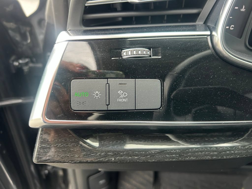 Used 2020 Audi Q8 Premium Plus AWD/4WD image 33