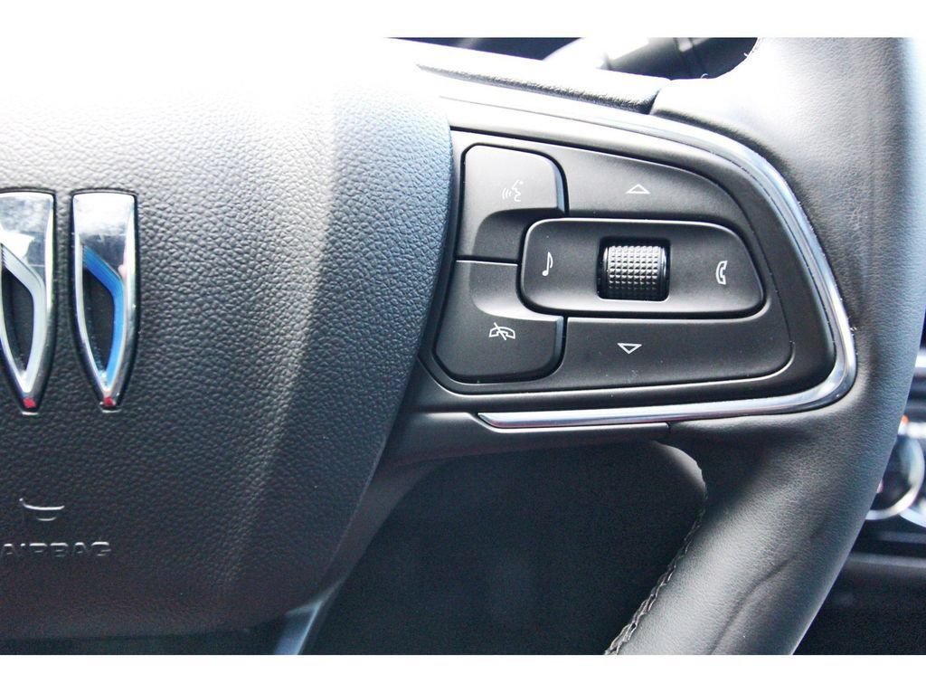Used 2025 Buick Envista Sport Touring w/ Experience Buick Package FWD image 17
