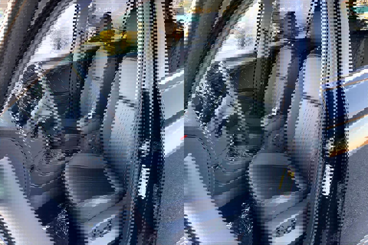 Used 2024 Volkswagen Tiguan SE image 9