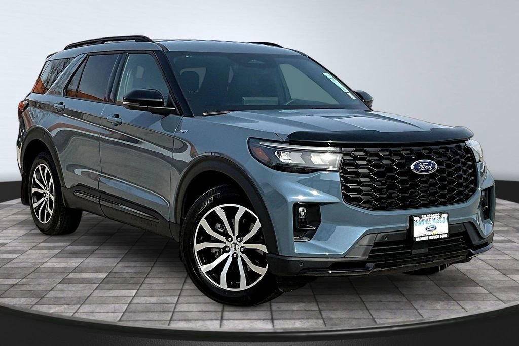 Certified 2025 Ford Explorer ST-Line image 3