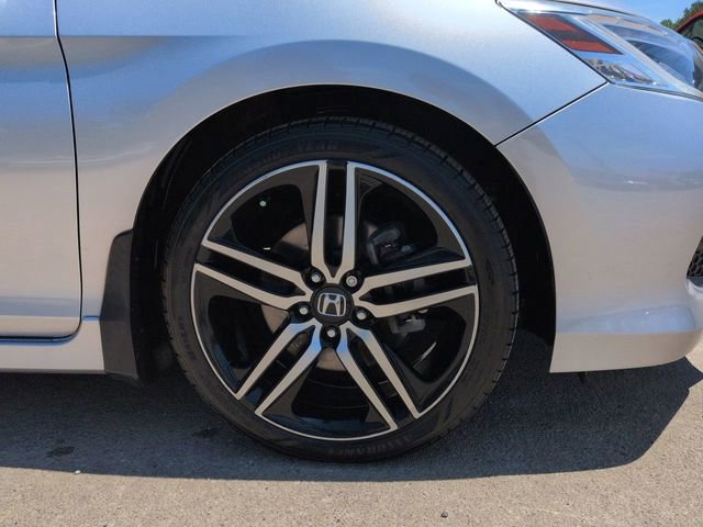 Used 2017 Honda Accord Touring image 12