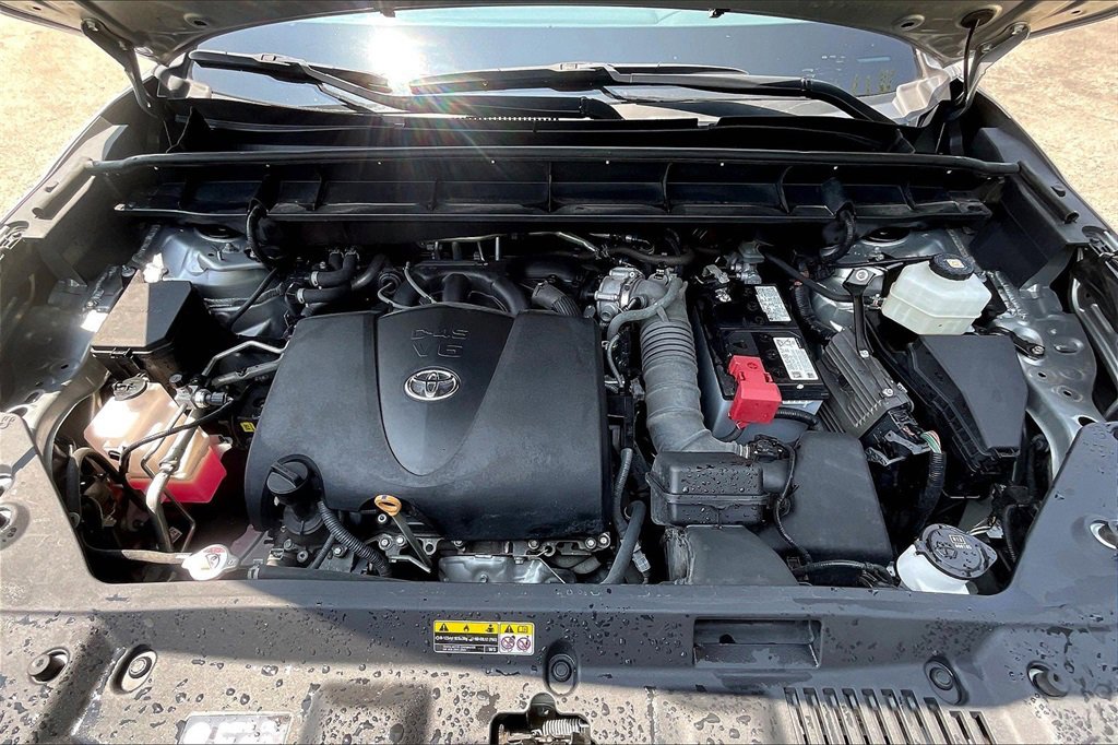 Used 2021 Toyota Highlander LE image 10