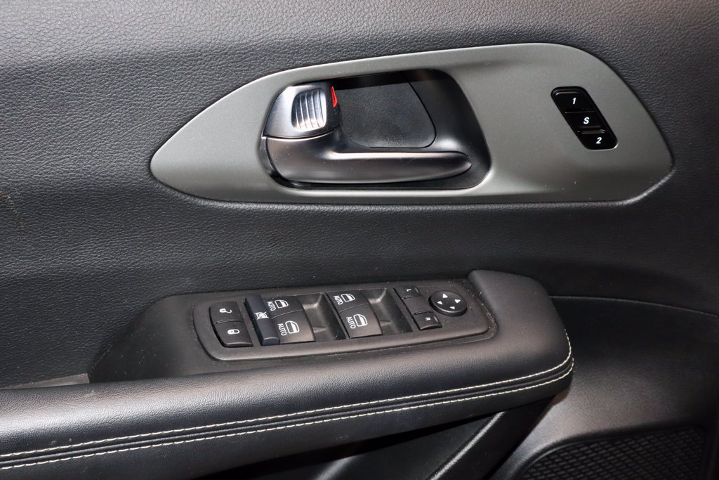 Used 2025 Chrysler Pacifica Select FWD image 23