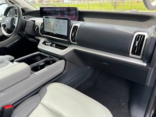 Certified 2025 Ford Expedition Active AWD/4WD image 8