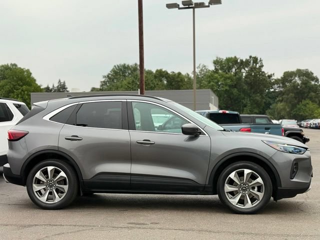 Certified 2025 Ford Escape Platinum AWD/4WD image 32