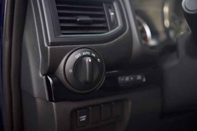 Used 2023 Nissan Titan 4x4 Crew Cab image 10