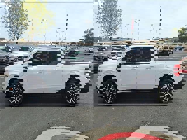 Certified 2022 Ford Maverick Lariat image 2