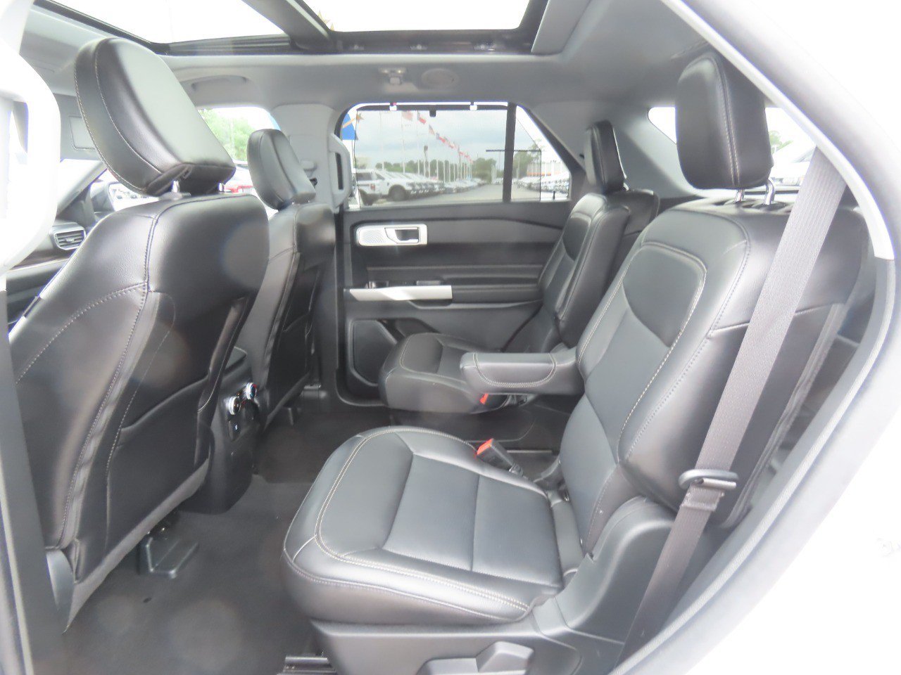 Certified 2024 Ford Explorer Limited w/ Limited Technology Package RWD image 21