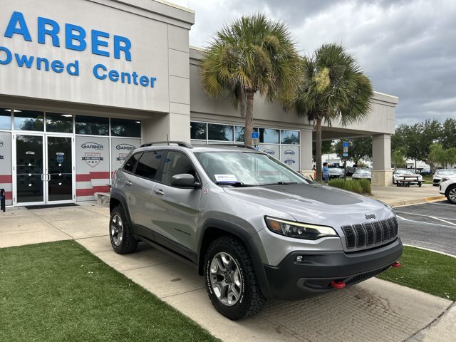 Used 2019 Jeep Cherokee Trailhawk AWD/4WD image 3