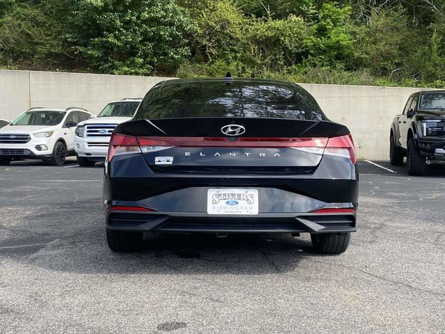 Used 2023 Hyundai Elantra SEL w/ Convenience Package FWD image 5