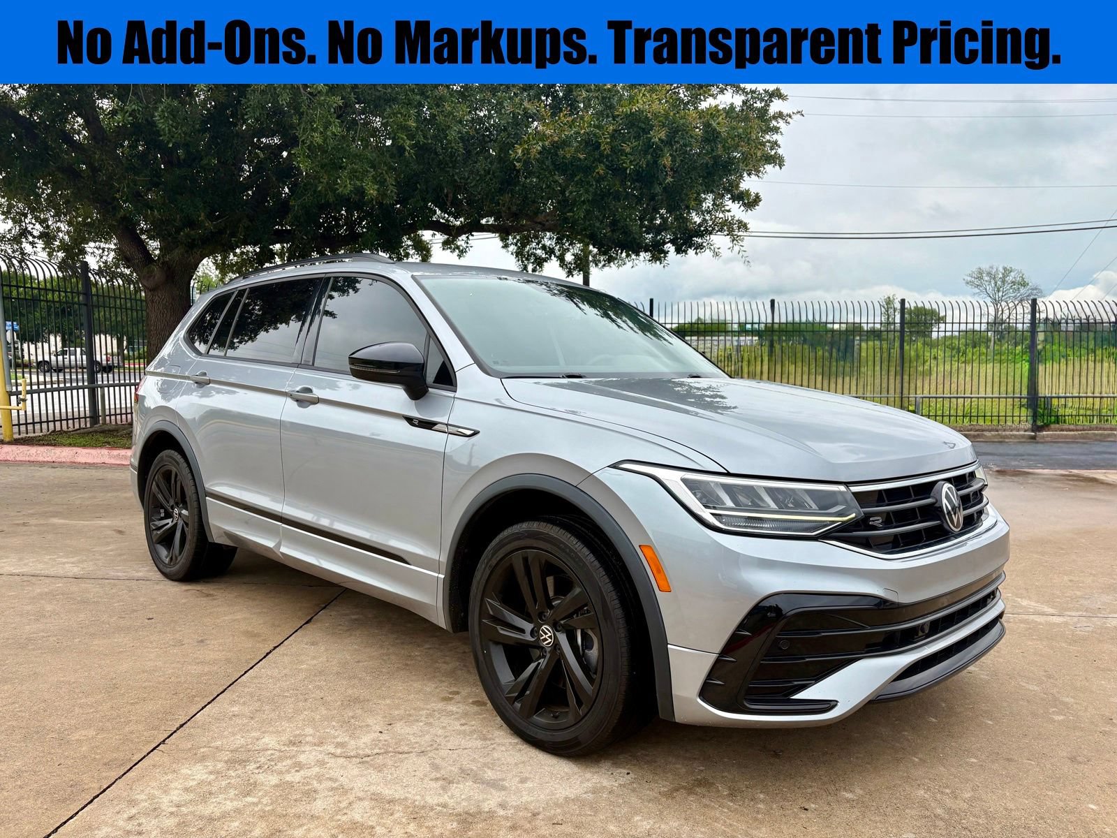 Used 2023 Volkswagen Tiguan SE R-Line FWD image 1