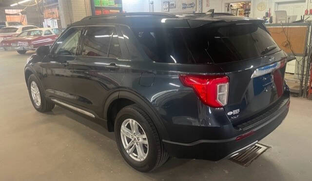 Certified 2023 Ford Explorer XLT w/ Equipment Group 202A AWD/4WD image 4