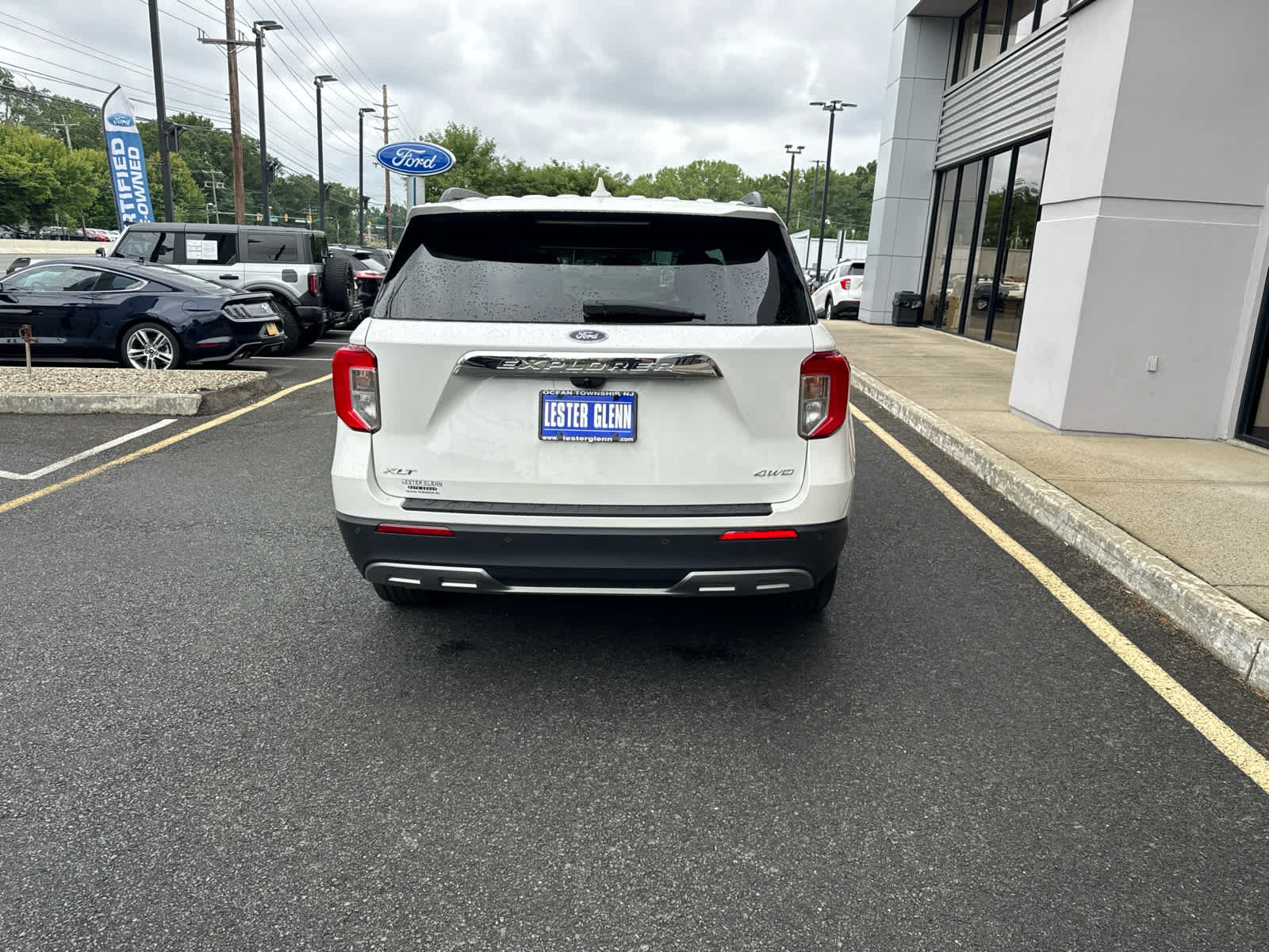 Certified 2024 Ford Explorer XLT w/ Equipment Group 202A AWD/4WD image 7