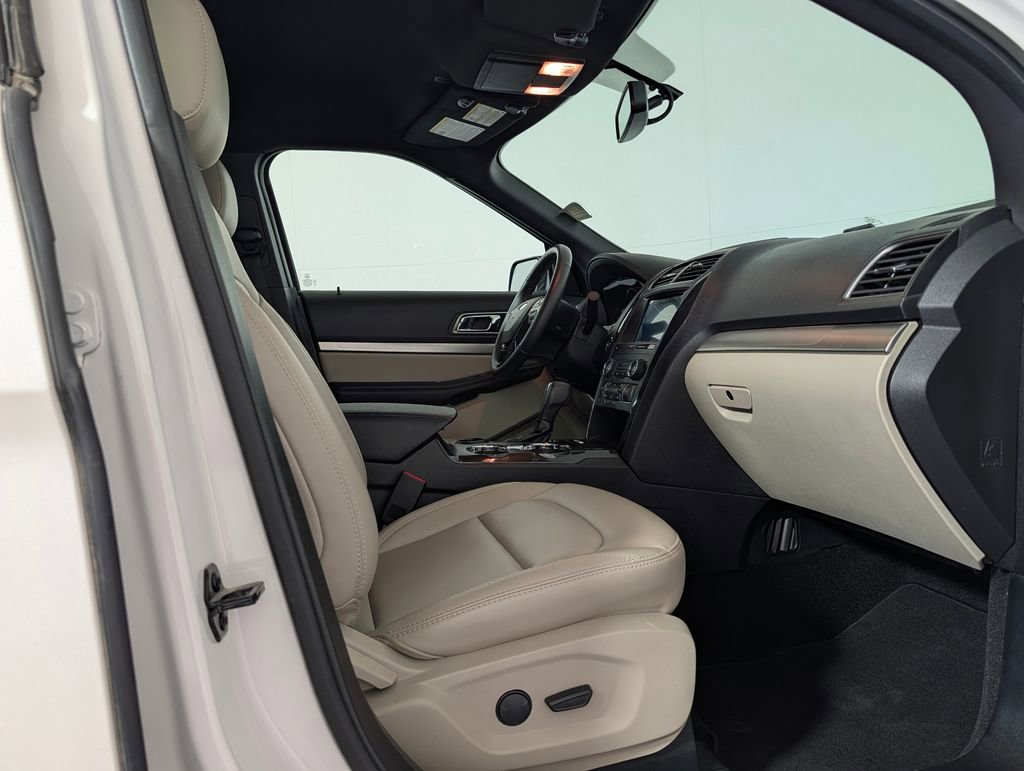 Certified 2019 Ford Explorer XLT w/ Equipment Group 202A FWD image 12