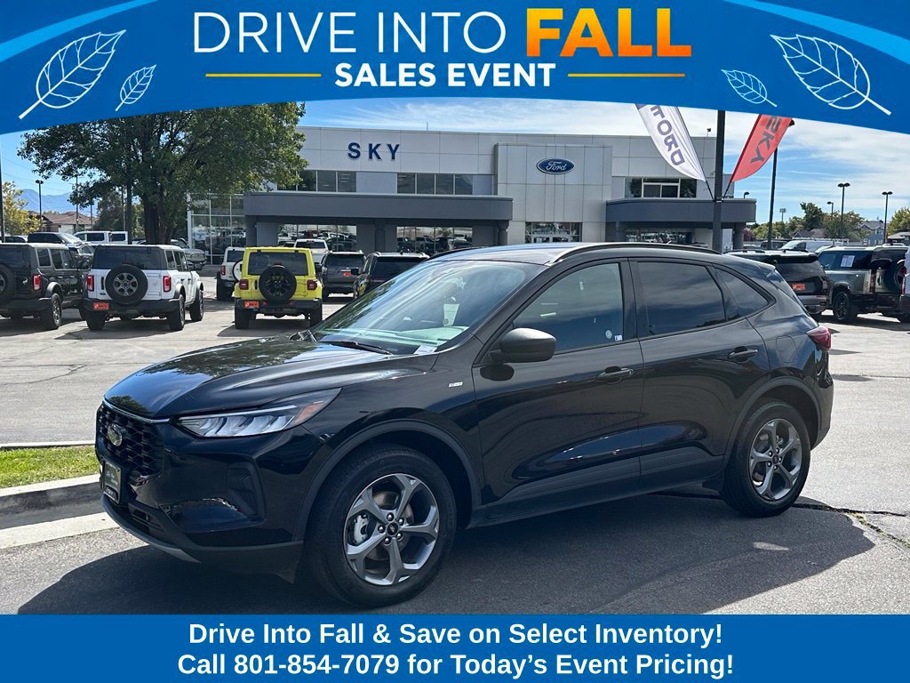 Certified 2025 Ford Escape ST-Line AWD/4WD image 1