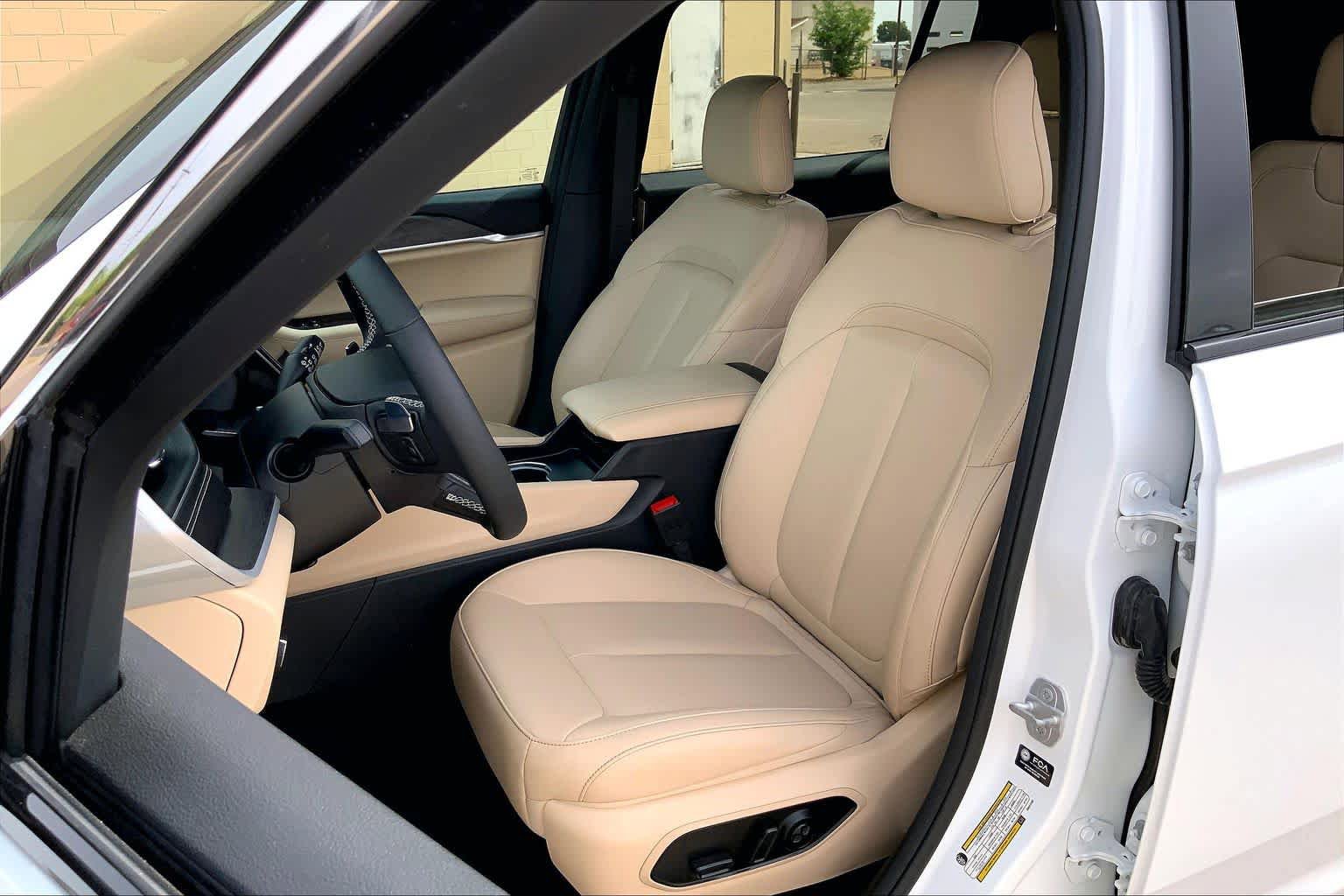 Used 2025 Jeep Grand Cherokee L Limited AWD/4WD image 8