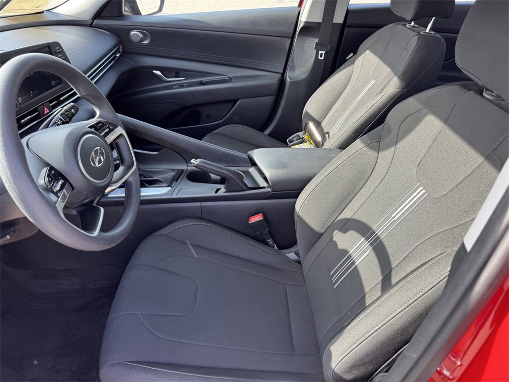 Used 2022 Hyundai Elantra SEL image 10