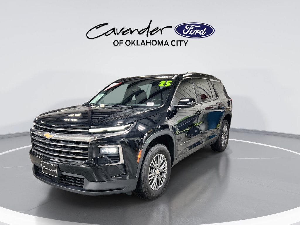 Used 2025 Chevrolet Traverse LT FWD image 4