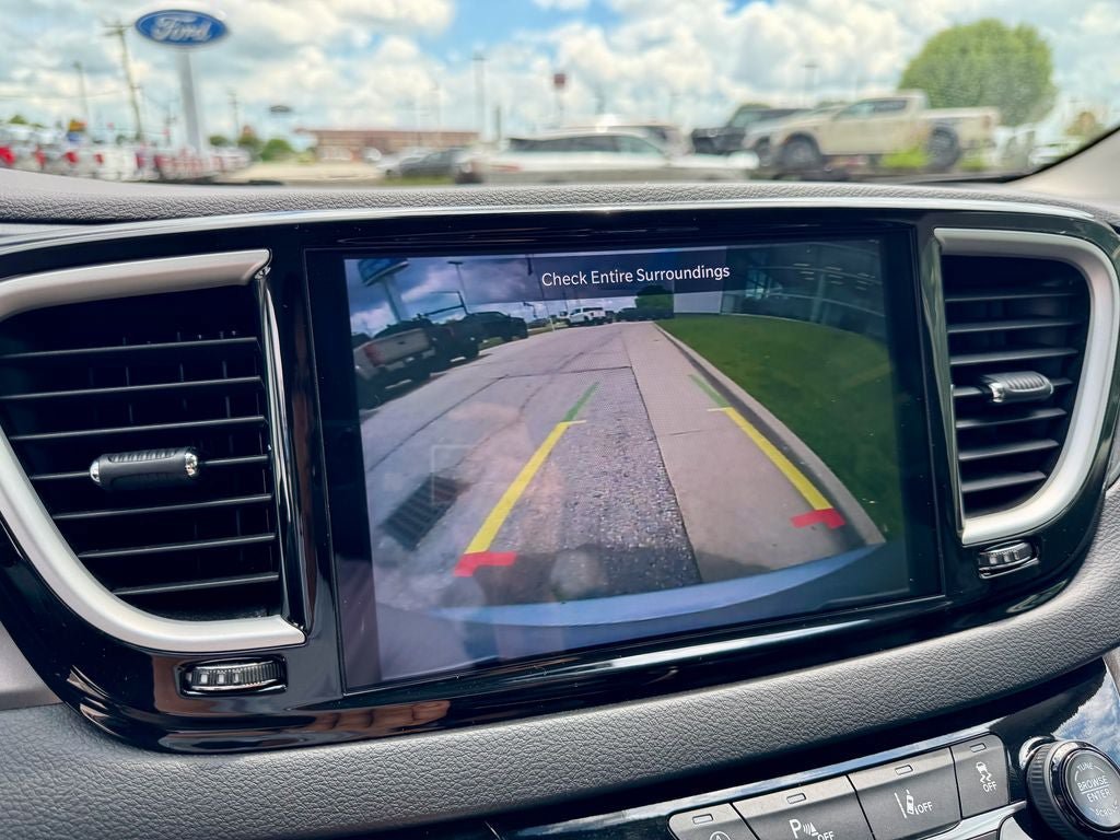 Used 2024 Chrysler Pacifica Touring-L FWD image 31