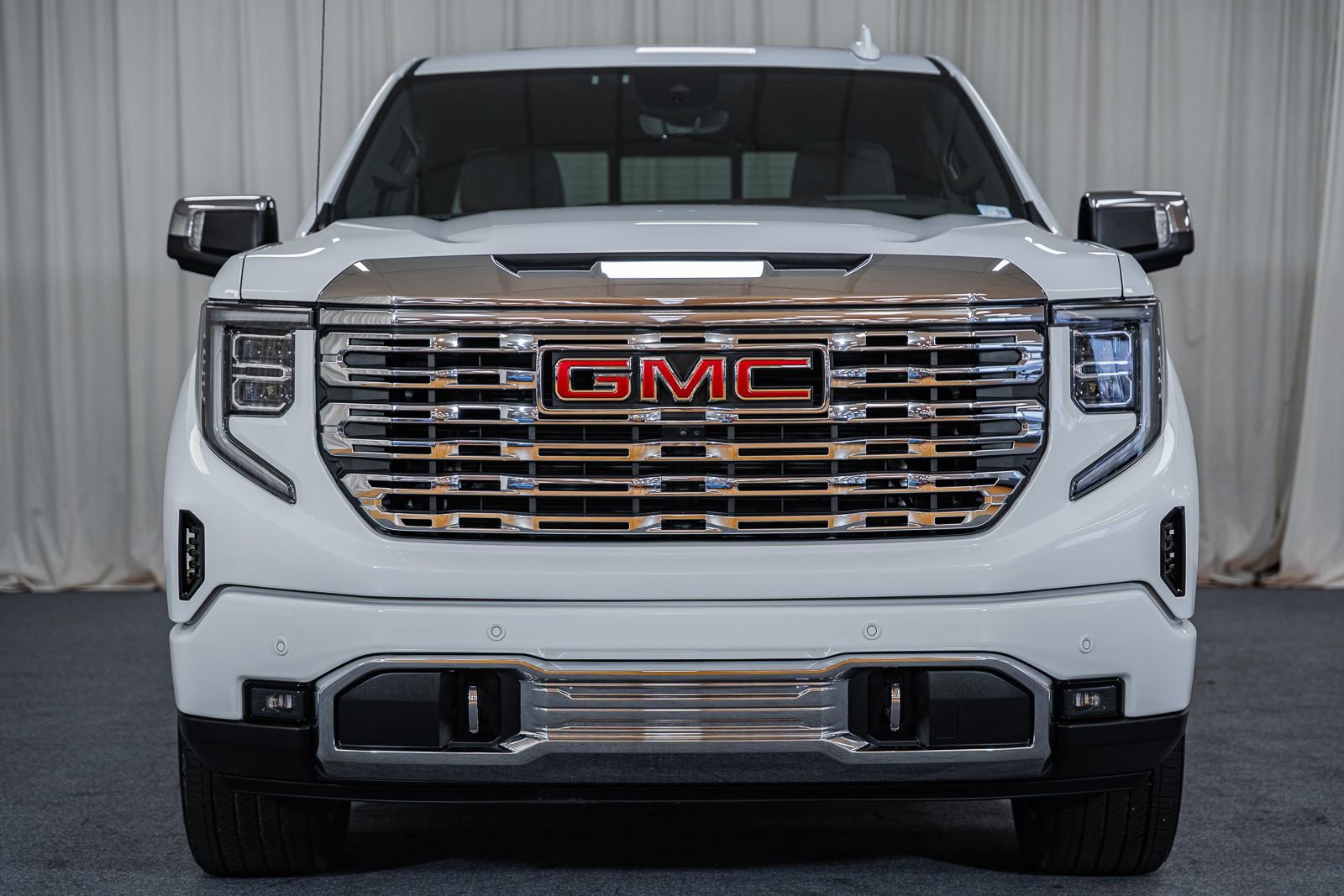 Used 2023 GMC Sierra 1500 Denali w/ Denali Reserve Package AWD/4WD image 2