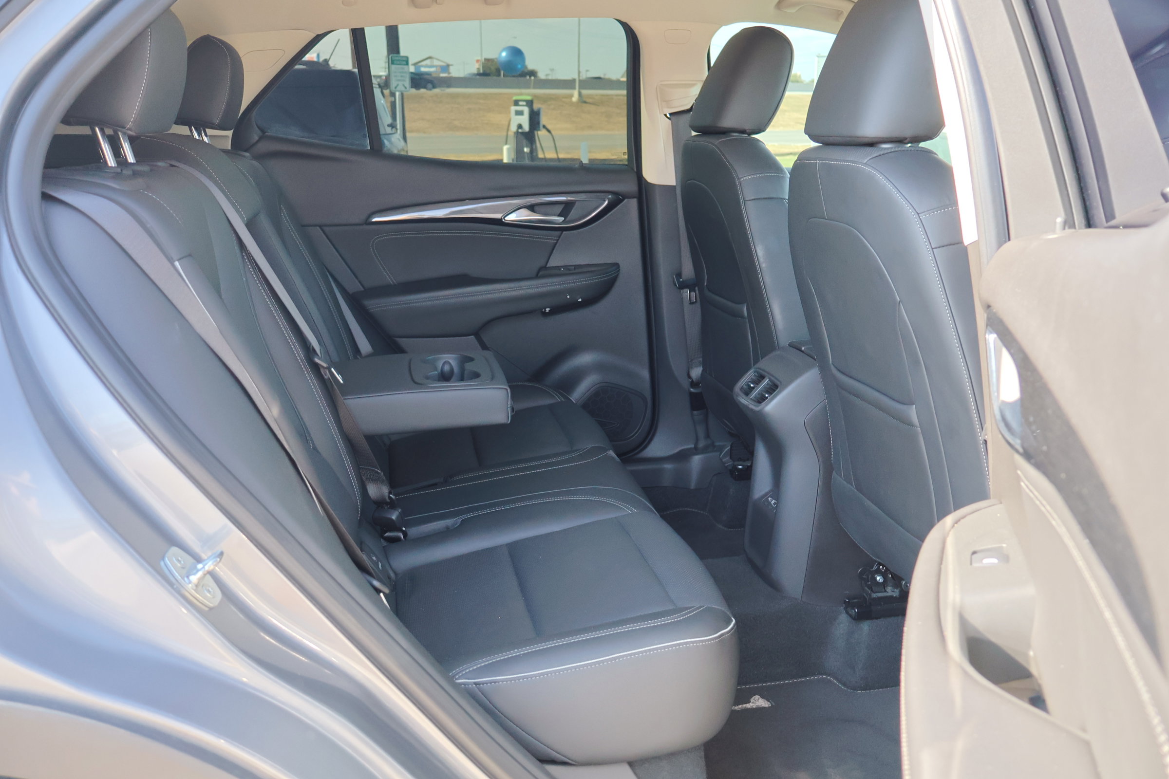 Used 2022 Buick Envision Essence w/ Safety Package image 44
