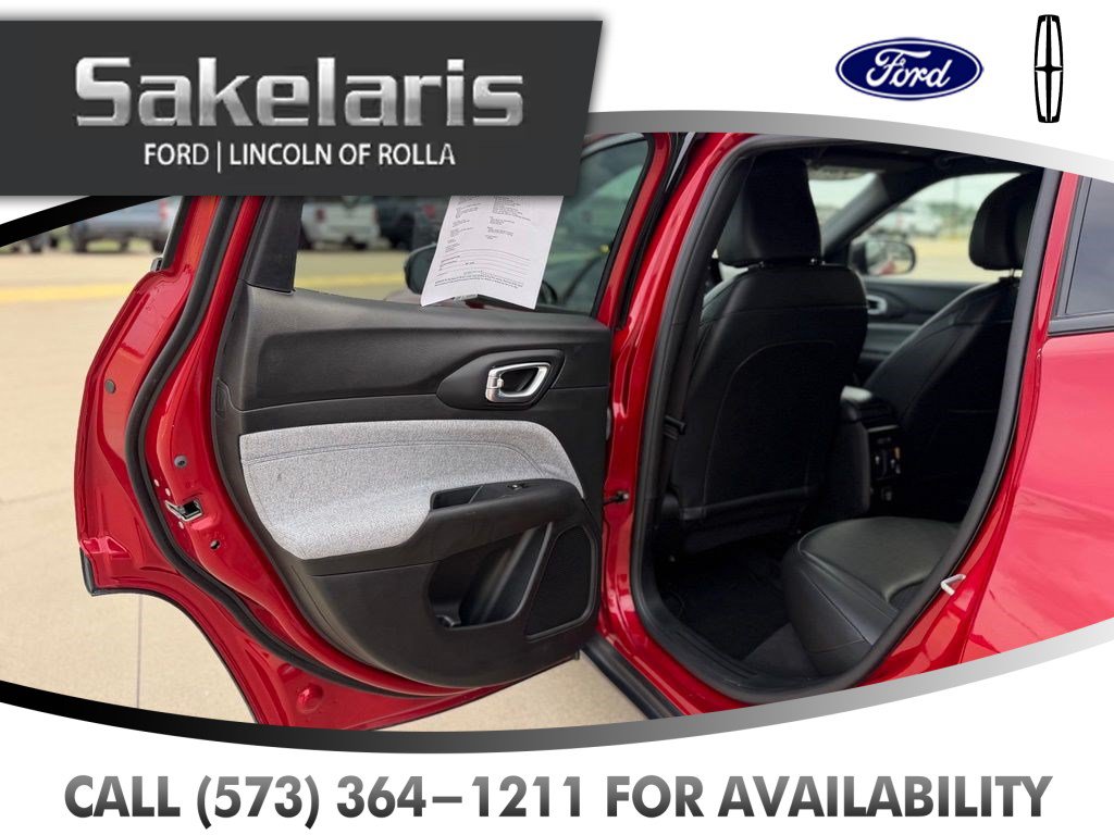 Used 2025 Jeep Compass Latitude AWD/4WD image 35