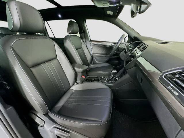 Used 2023 Volkswagen Tiguan SE R-Line AWD/4WD image 15