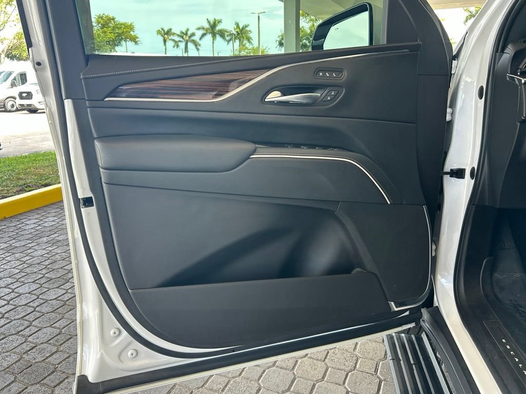 Used 2022 Cadillac Escalade Premium Luxury w/ Performance Package RWD image 38